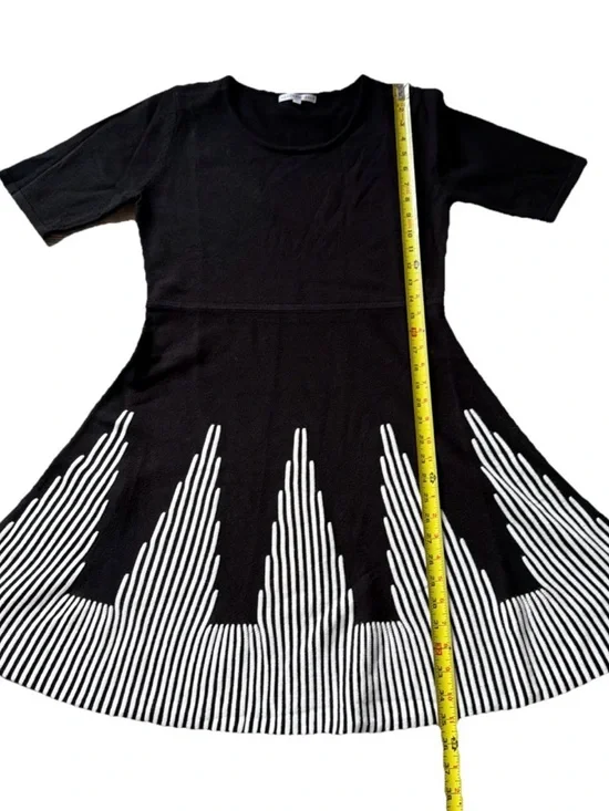 Sandra Darren women’s size M black and white knit sweater dress. Excellent Cond. - Picture 8 of 12